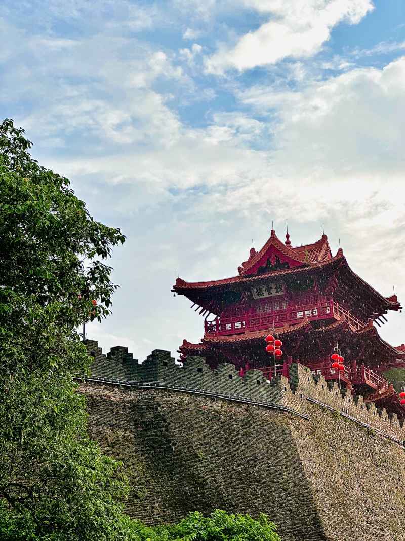 肇庆披云楼晴天雨景