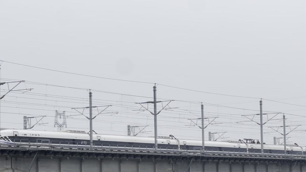 高铁进站