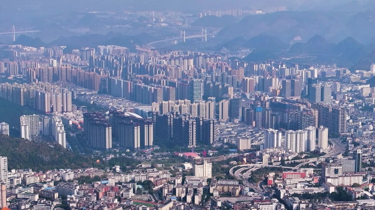 4k航拍贵州兴义市城市建筑 城市风景