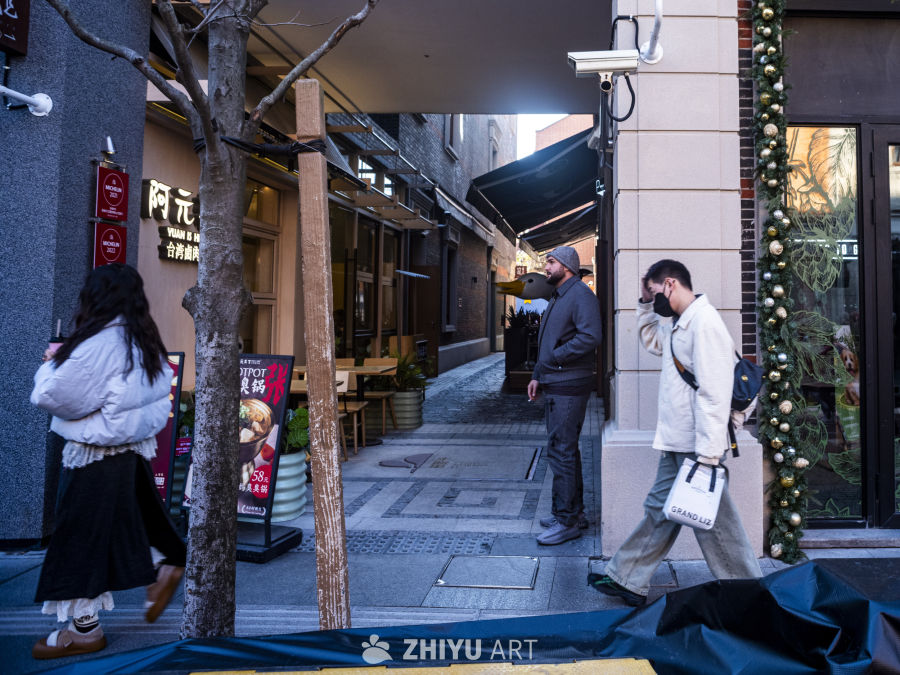 冬日街头的日常瞬间