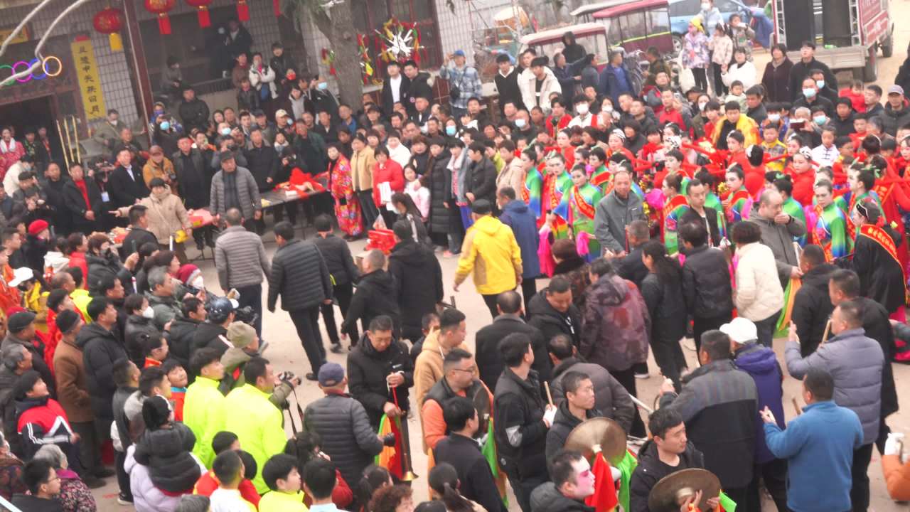 春节街头欢乐庆