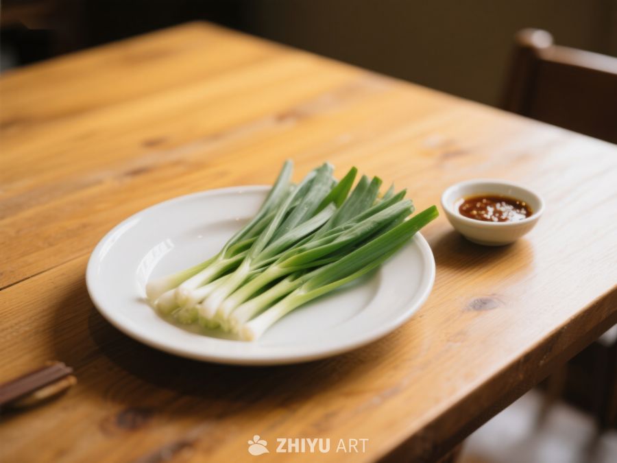 新鲜葱段与酱碟置于木质餐桌 413