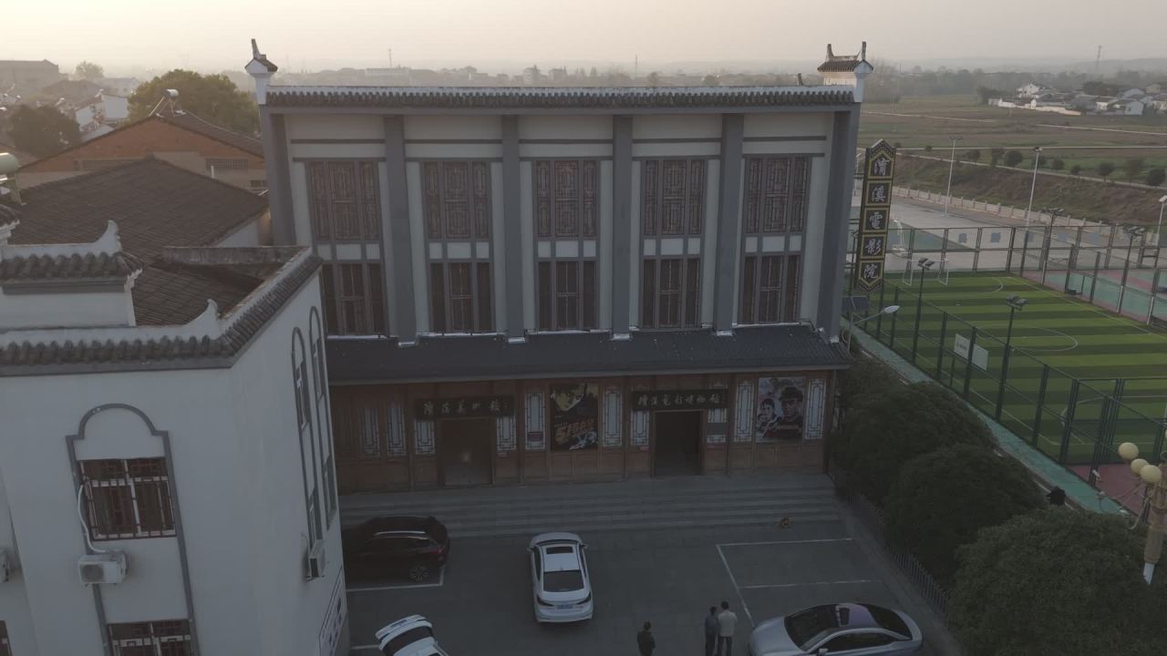 黄昏时分的电影院航拍