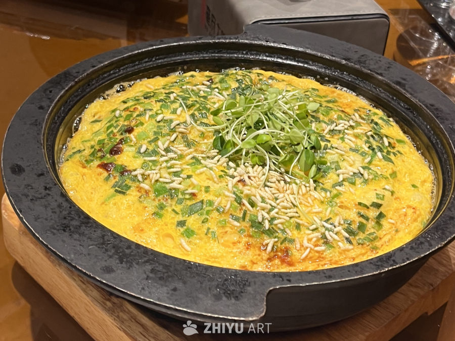 石锅煎蛋配米虫