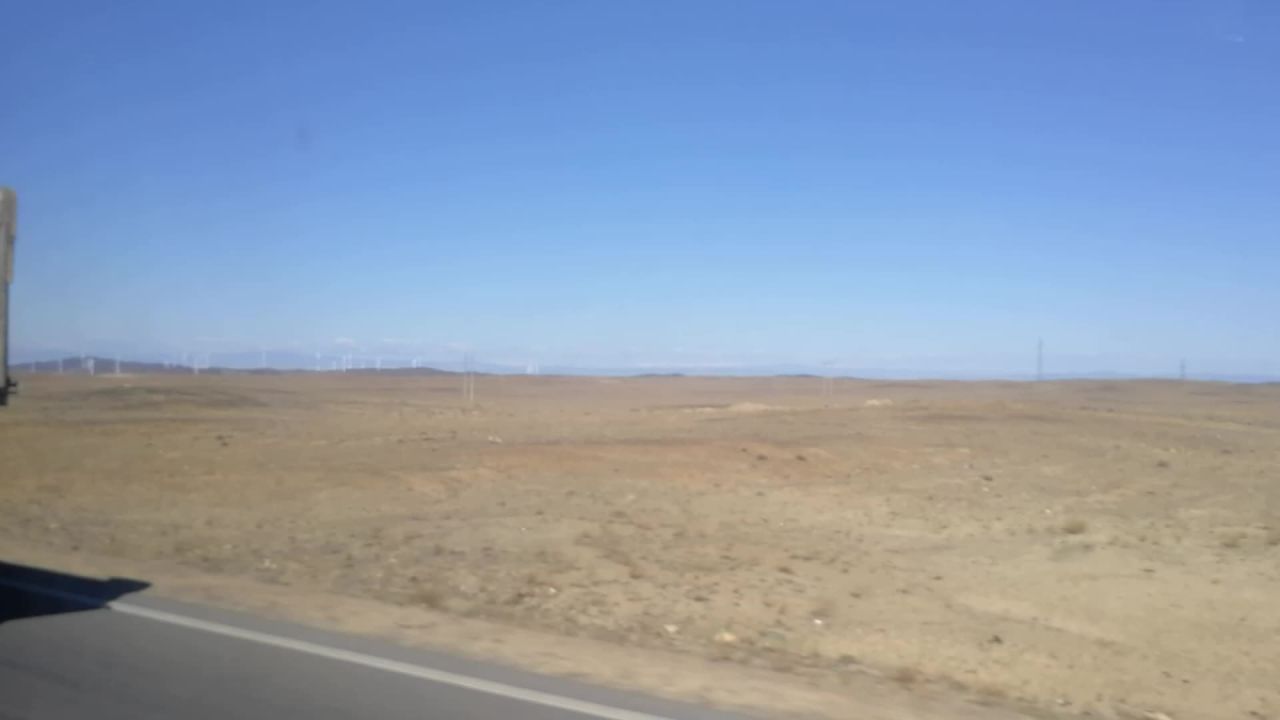 沙漠公路风车行