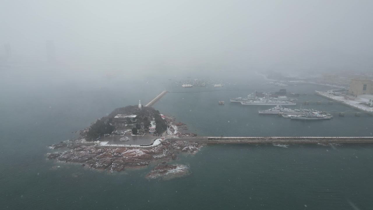 青岛小青岛公园雪景航拍