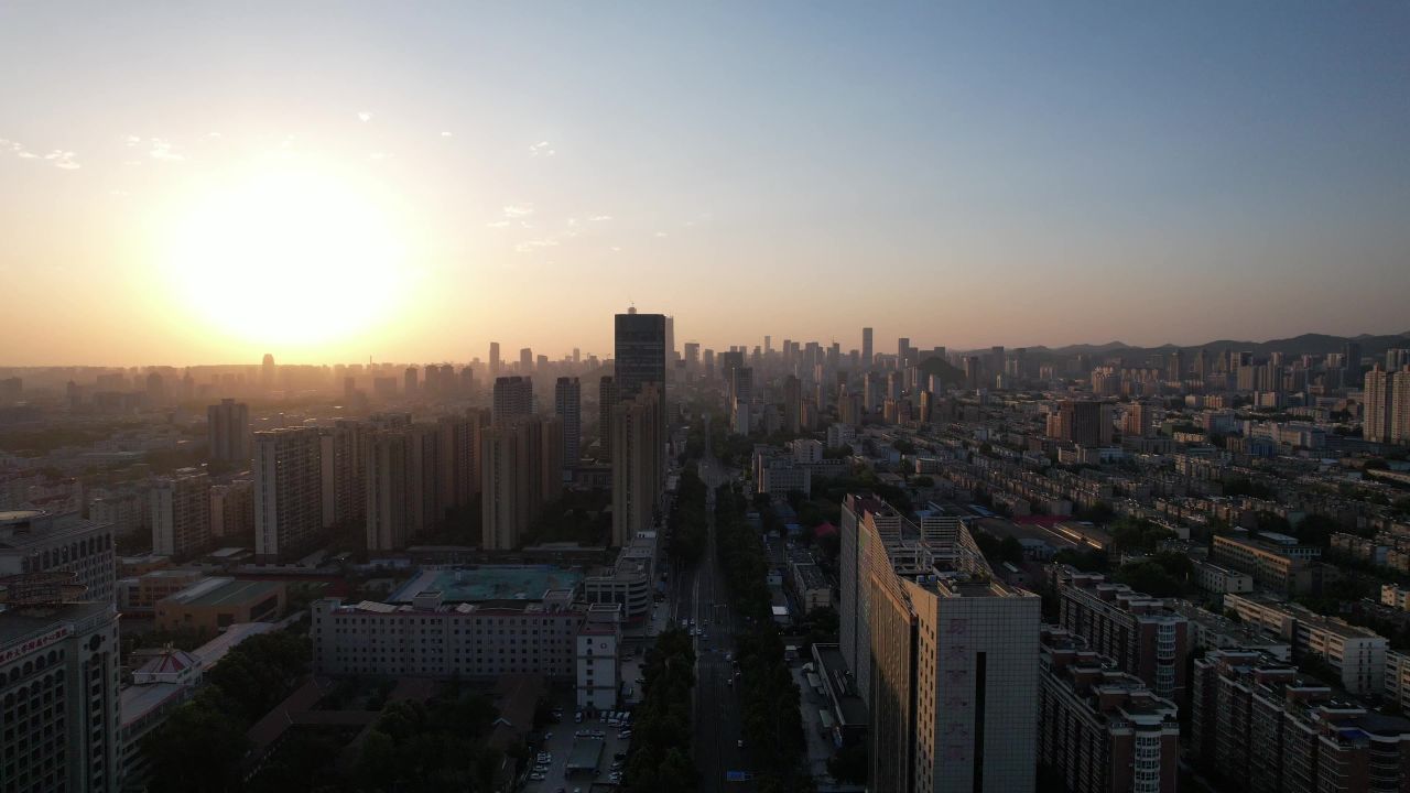 城市清晨迷雾高楼航拍 