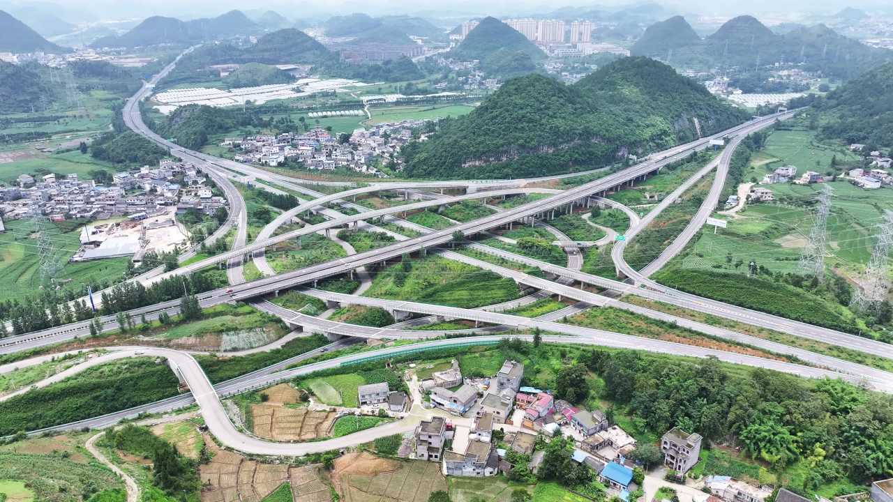 航拍贵州高速互通立体交通运输景色