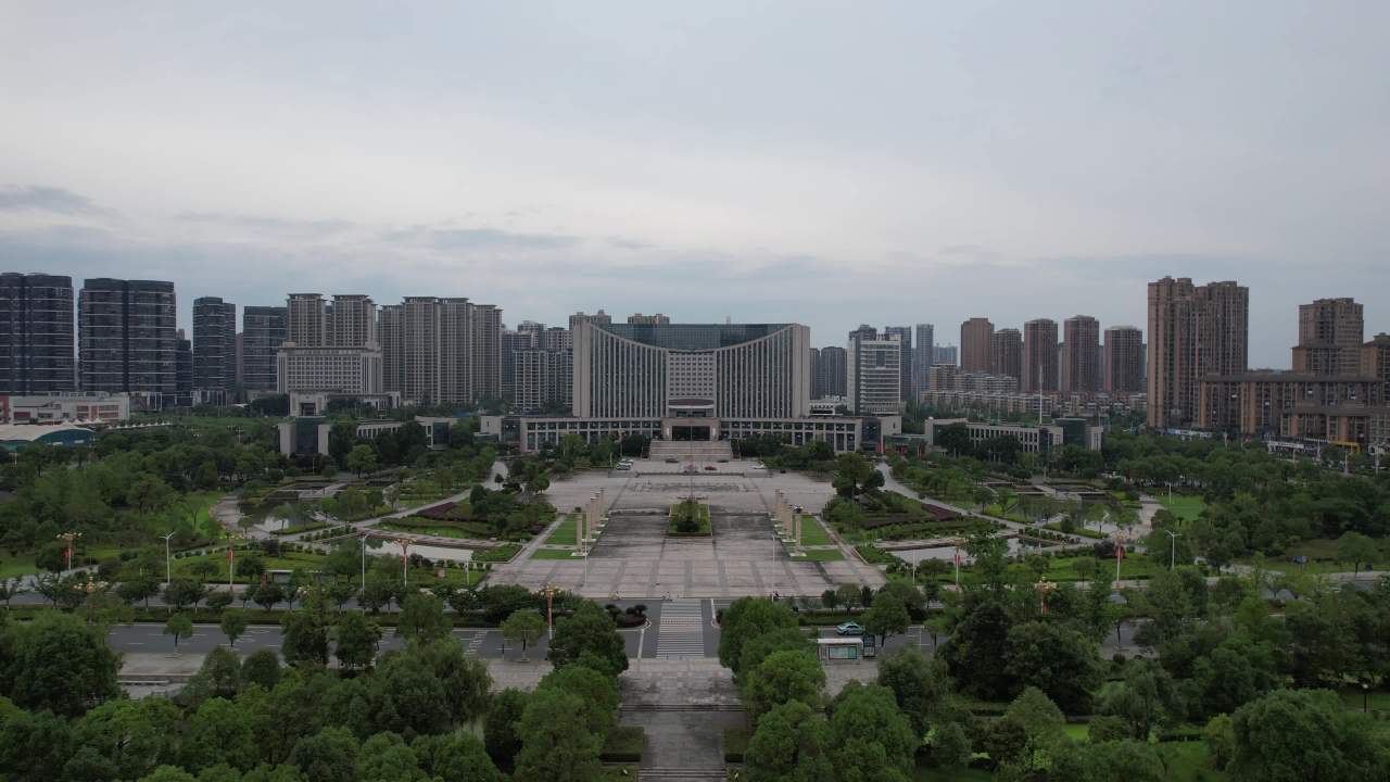 城市中心的宁静与繁华