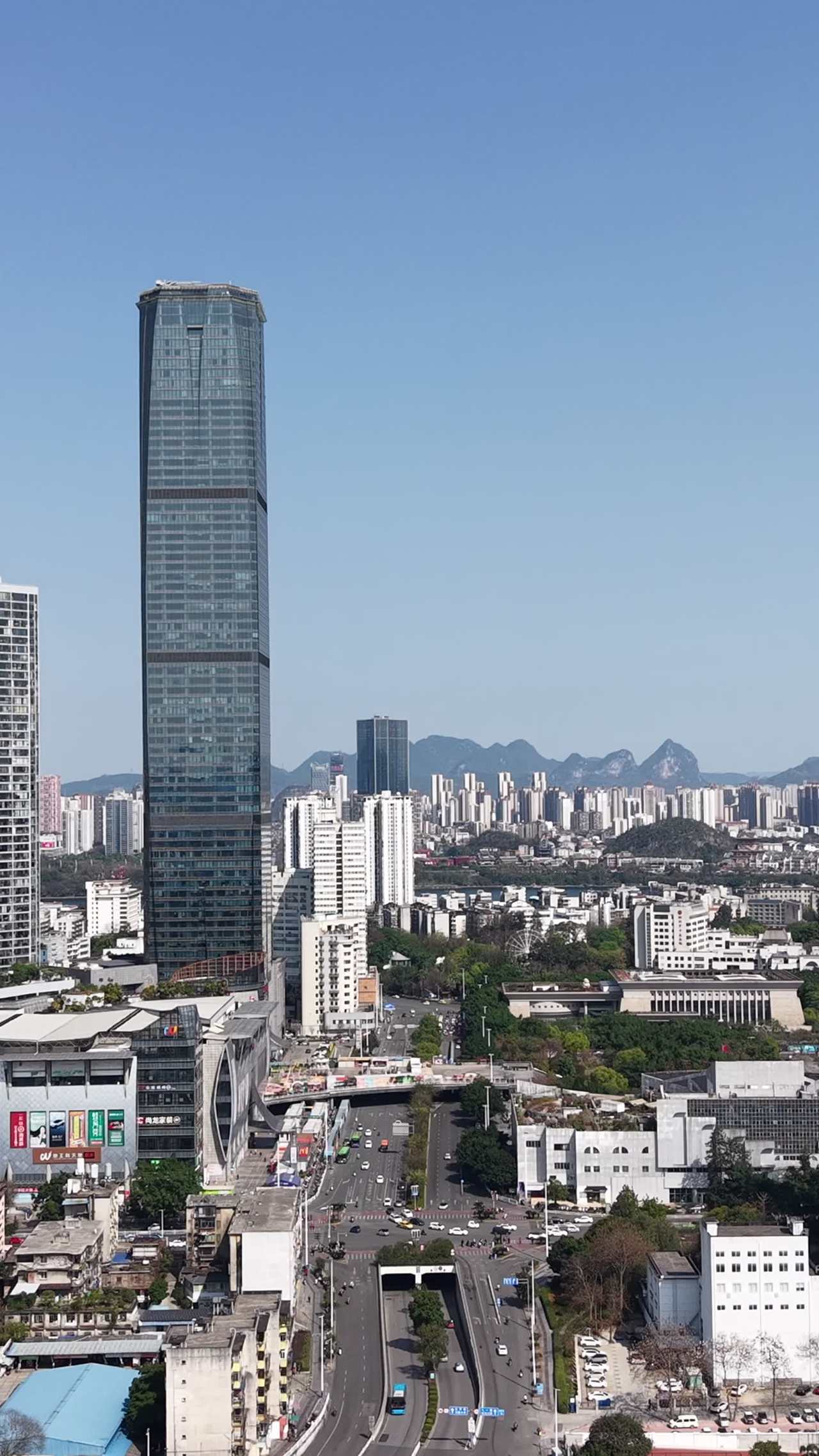 都市繁华与自然风光