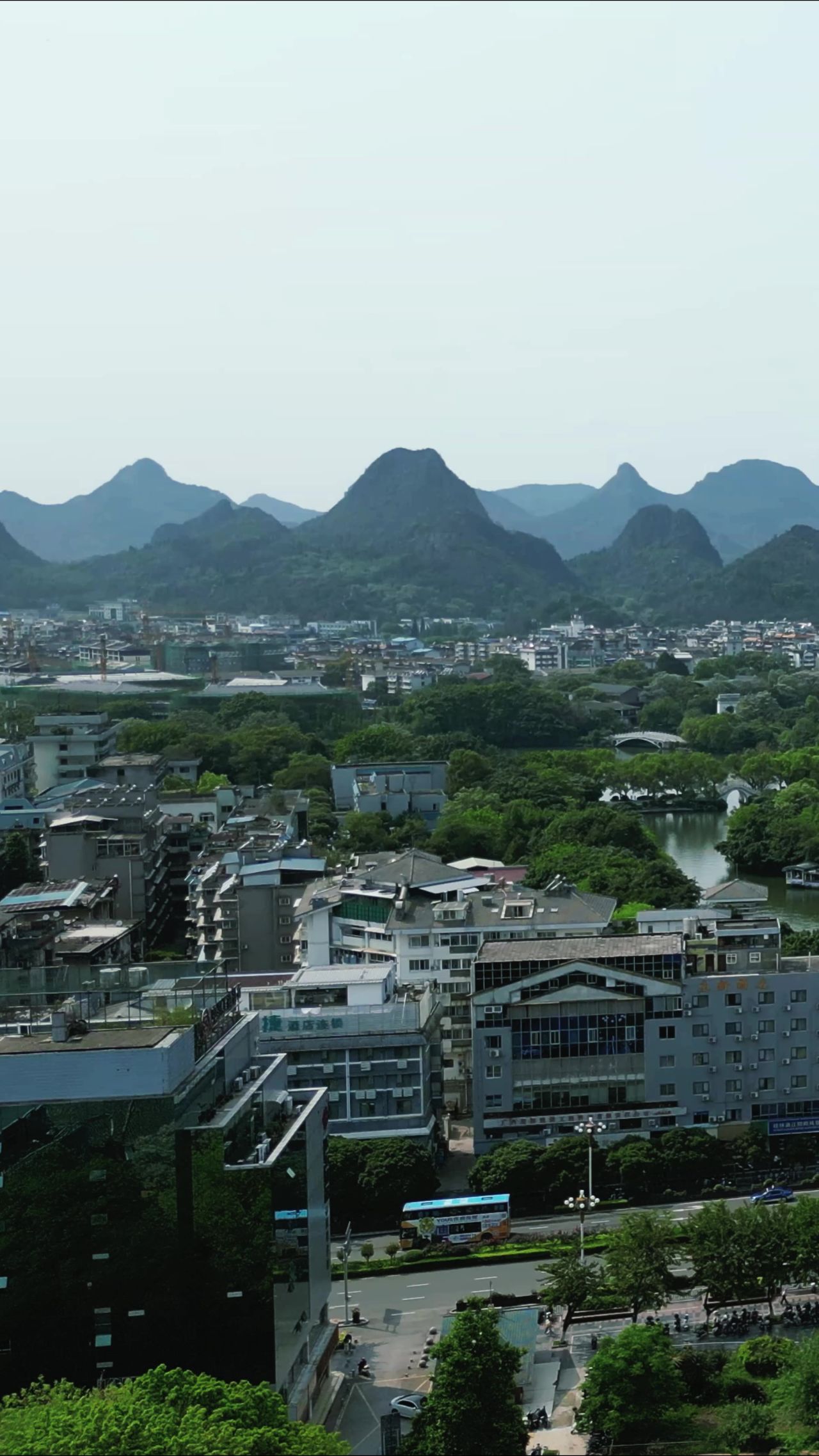 广西桂林城市风光漓江山水航拍竖屏 