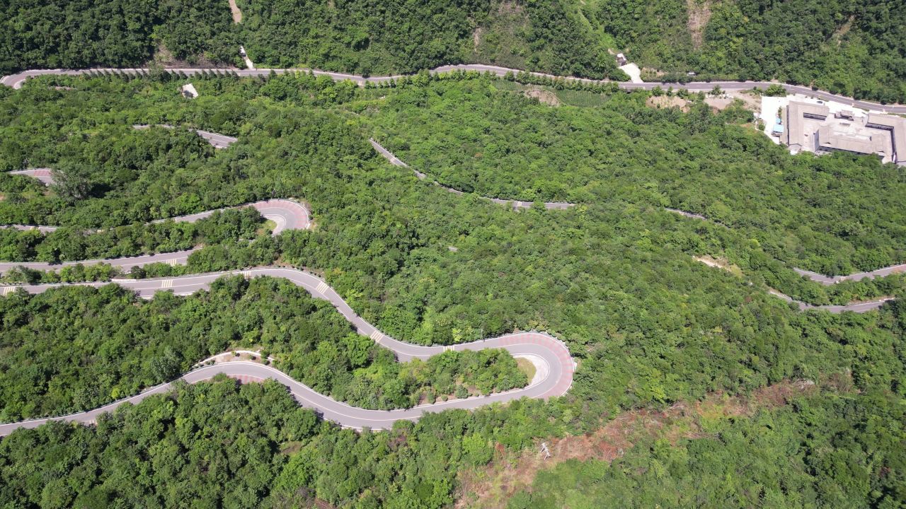 航拍 蜿蜒 盘山 十回首 