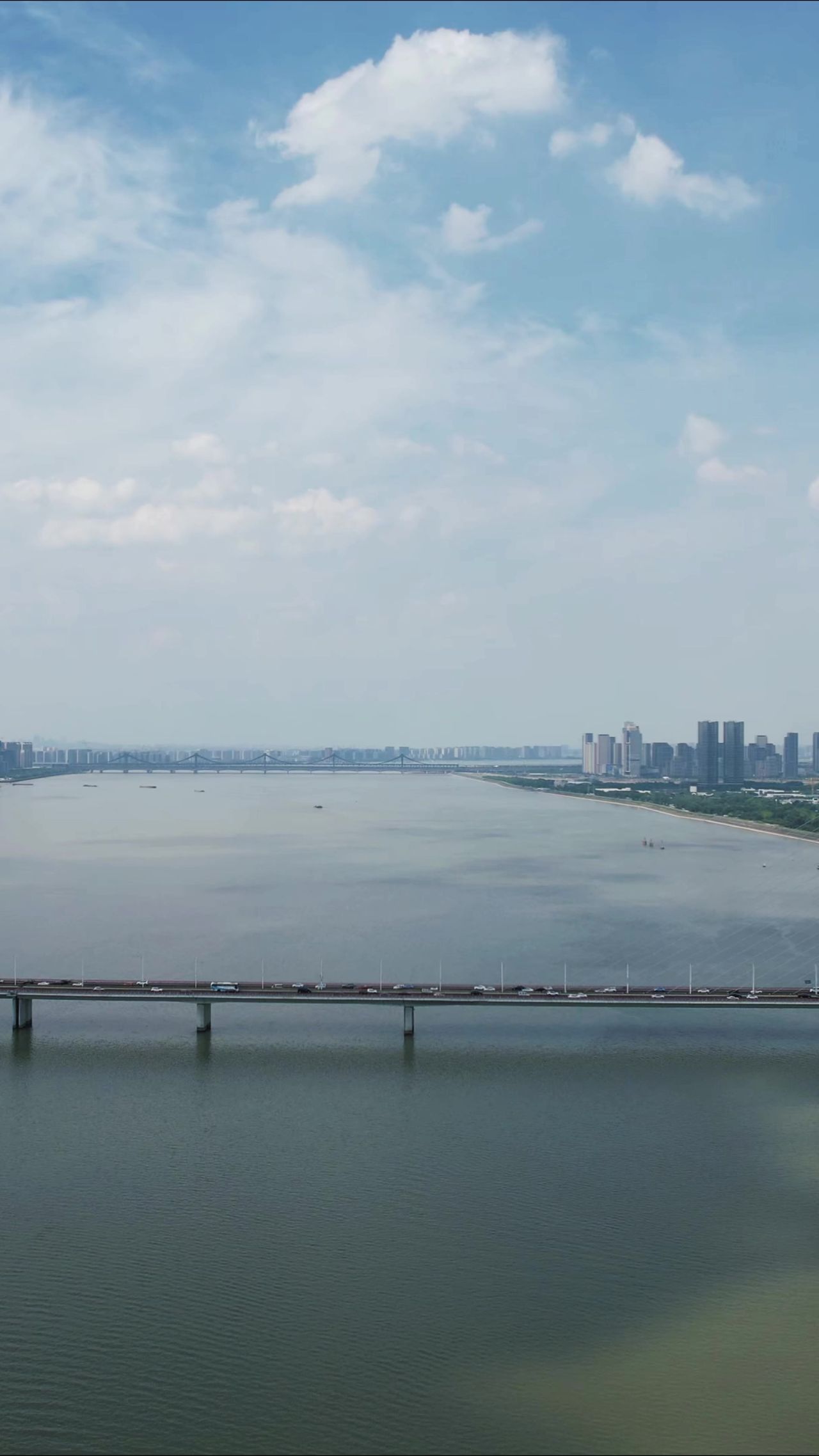 浙江杭州钱塘江风光竖屏航拍 