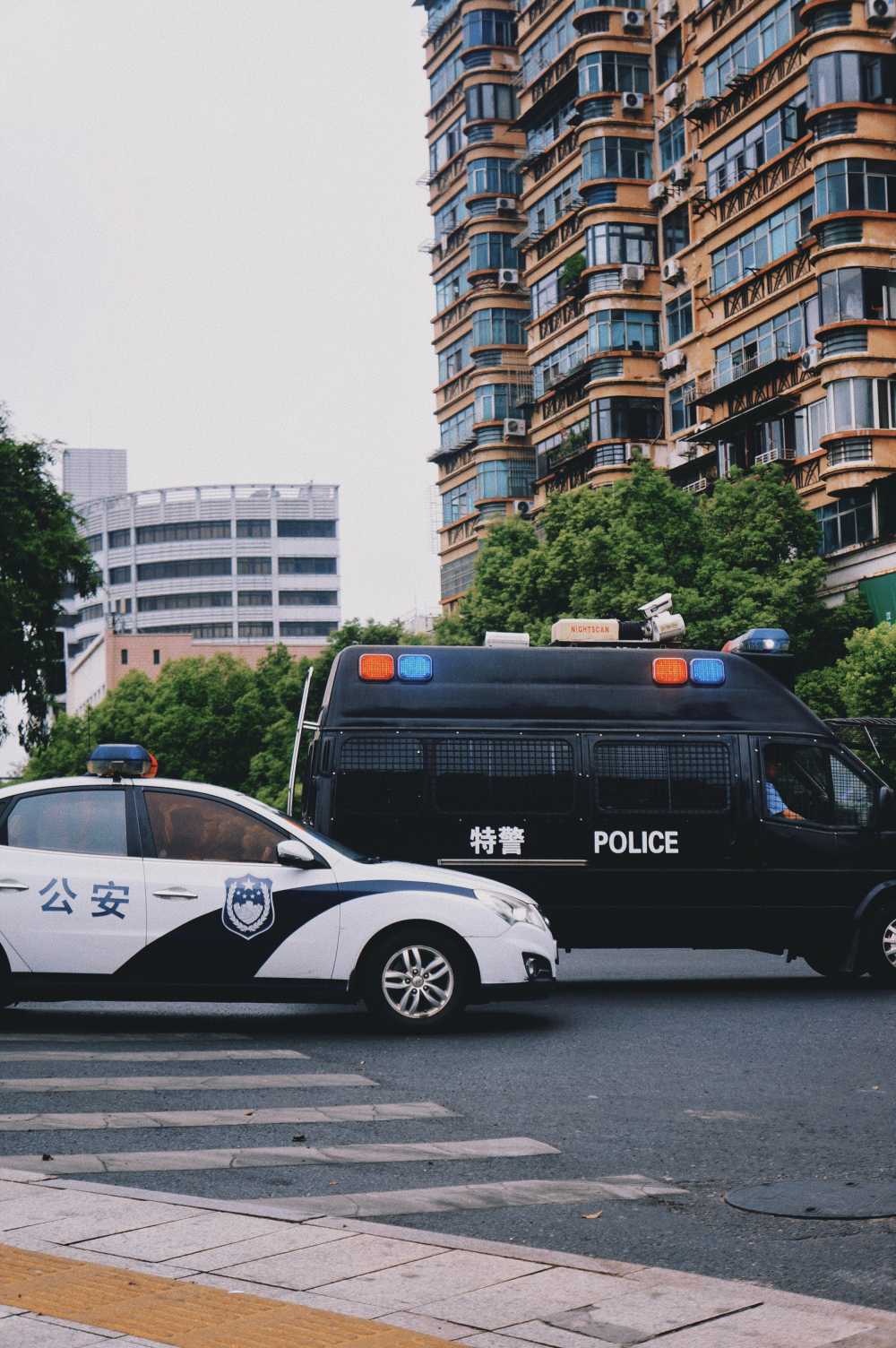 警车
