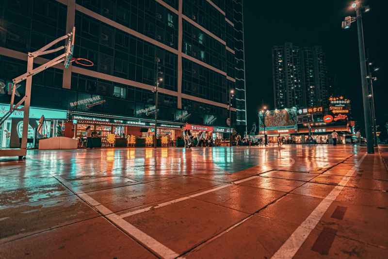 夜晚篮球场
