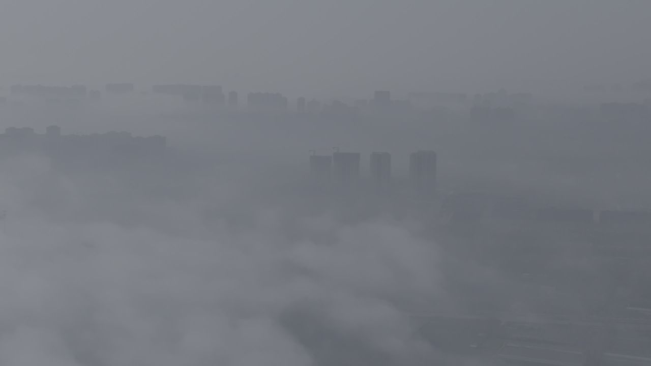 城市在云海中
