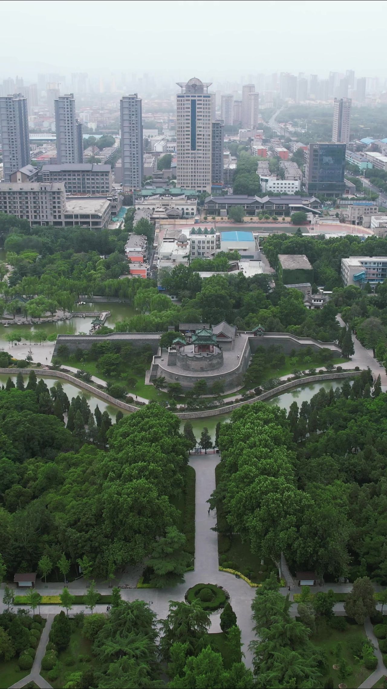河北邯郸丛台公园竖屏航拍 