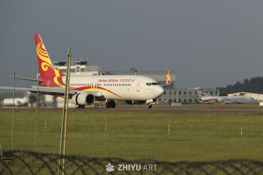 海南航空飞机准备起飞