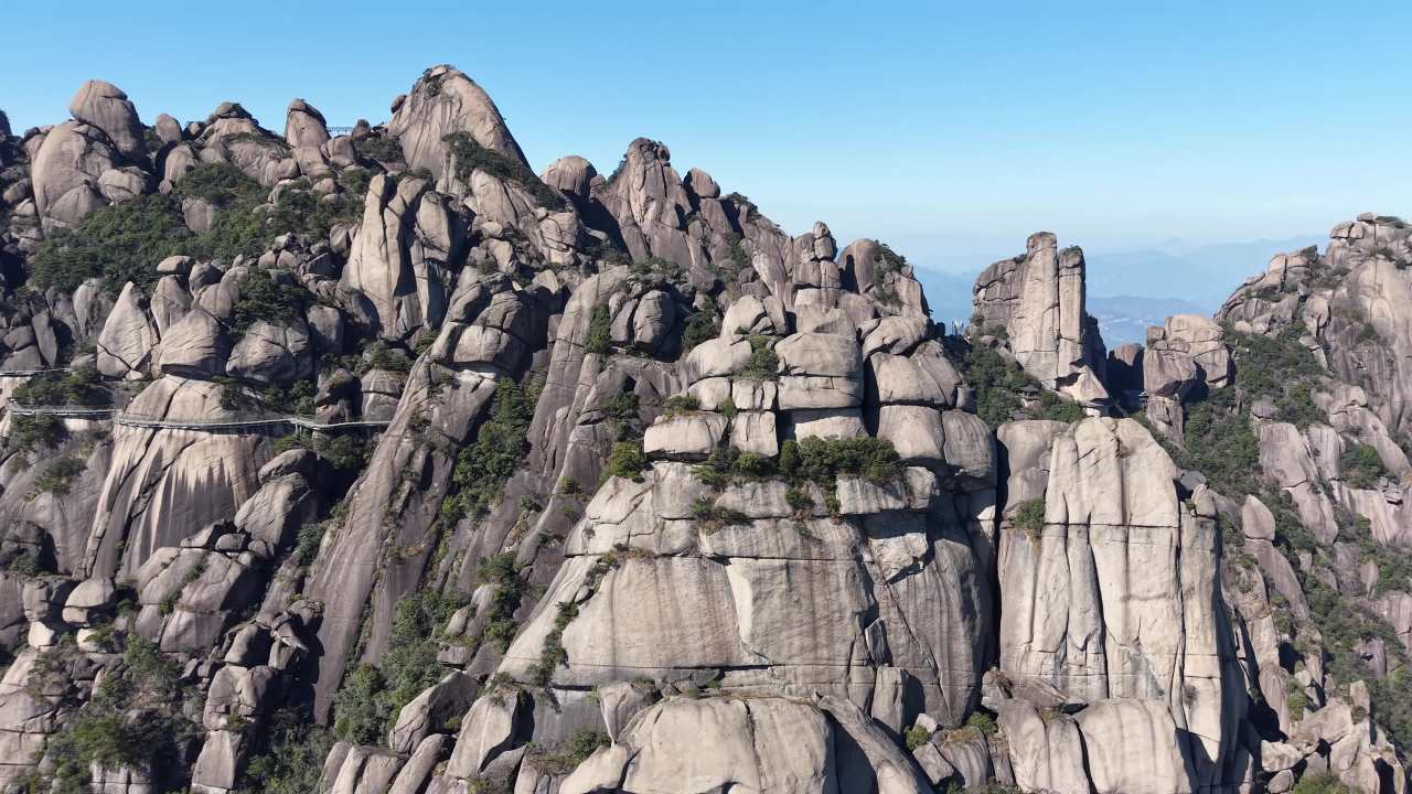 黄山之巅的悬索桥