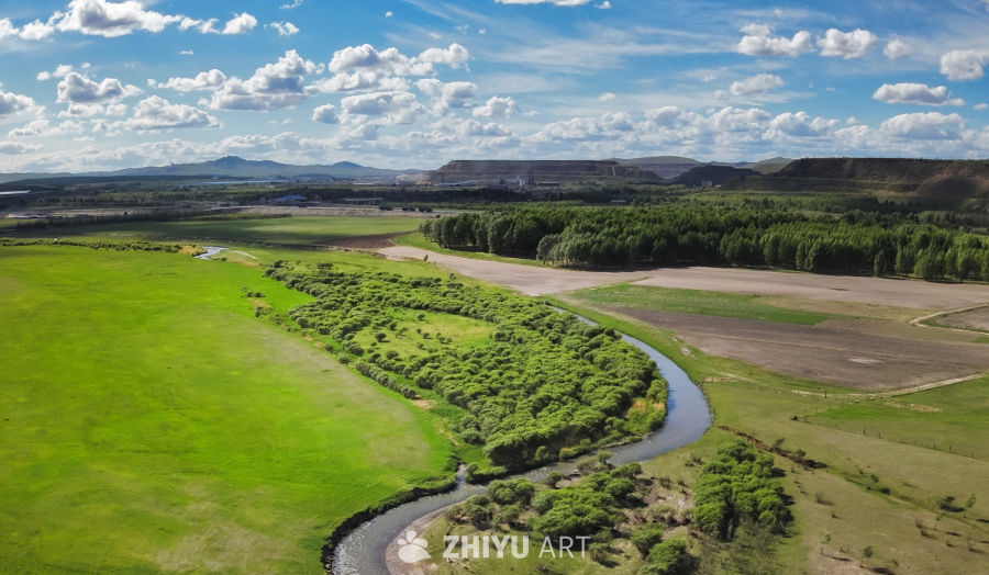 草原河流航拍美景