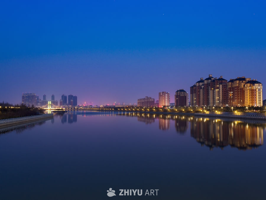 城市夜景倒影
