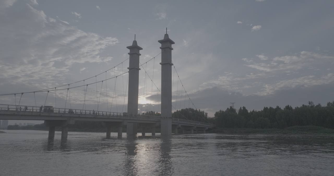 夕阳下的城市之桥