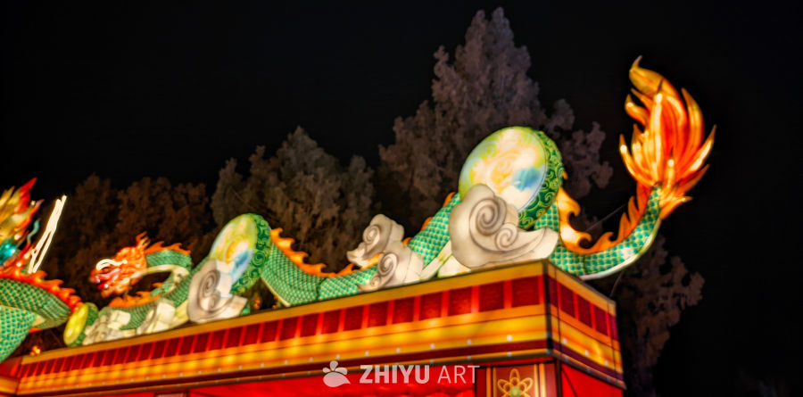 夜幕下的龙形建筑
