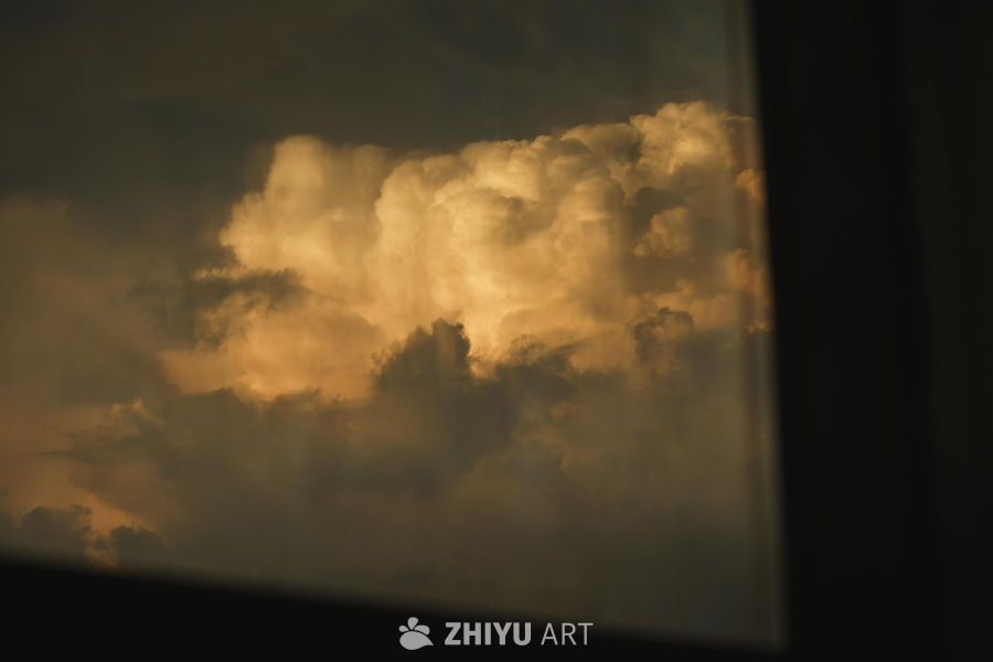 日暮下的积雨云