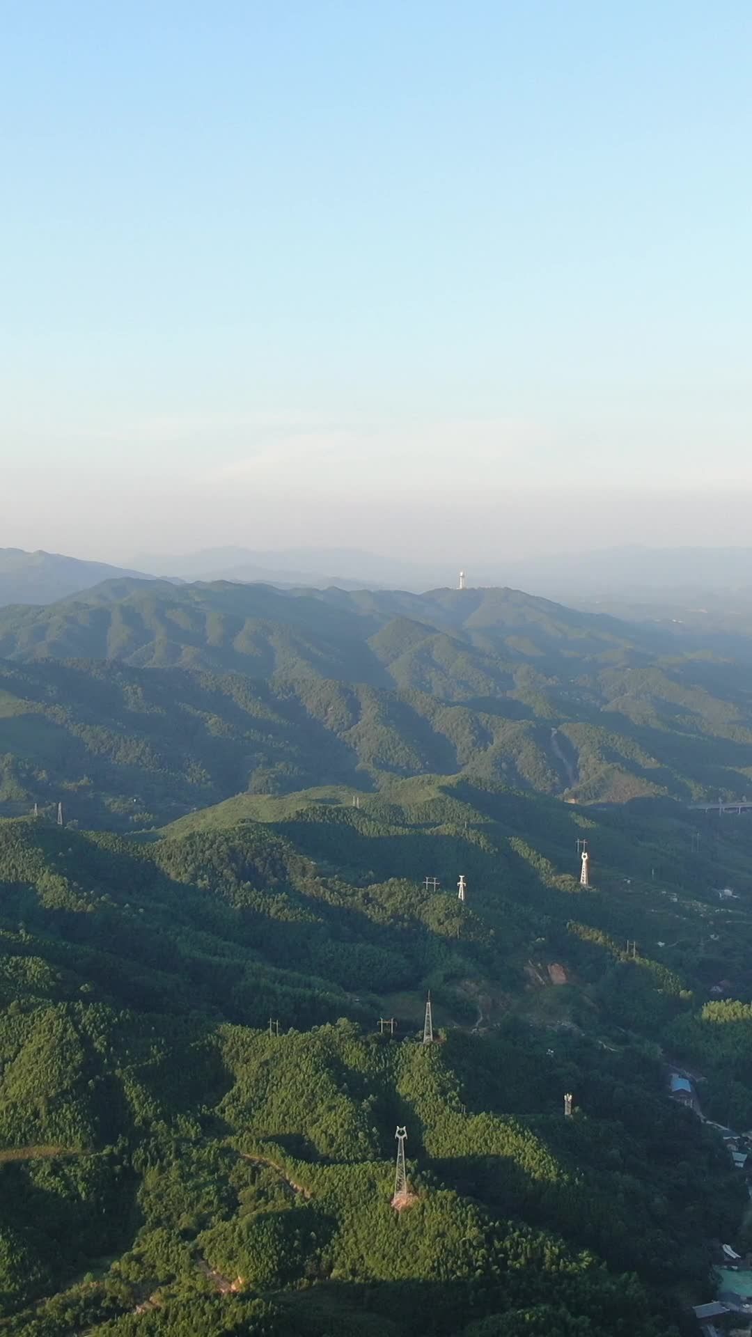 清晨山间静谧景色