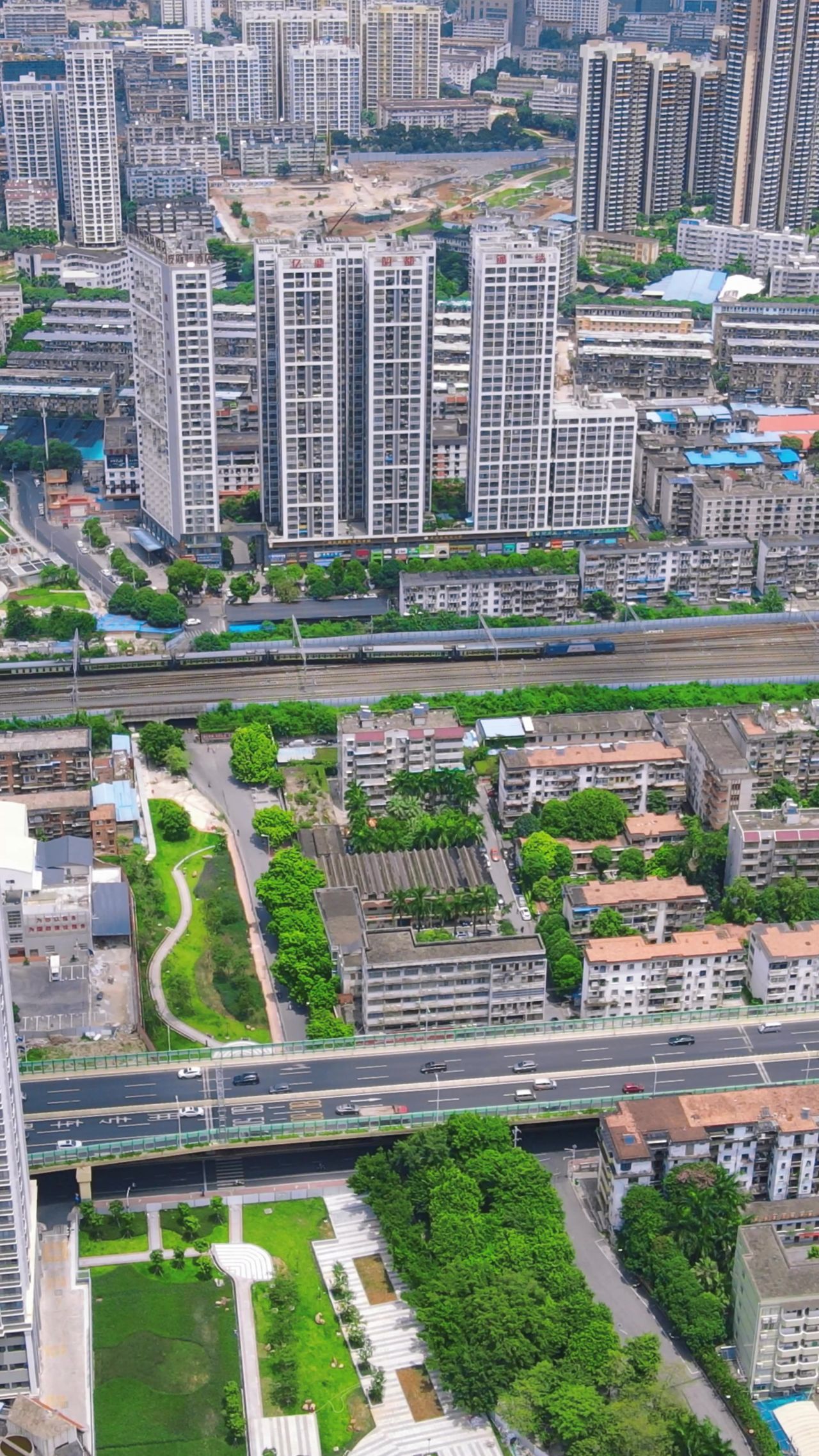 4K航拍城市铁路公路交通类视频