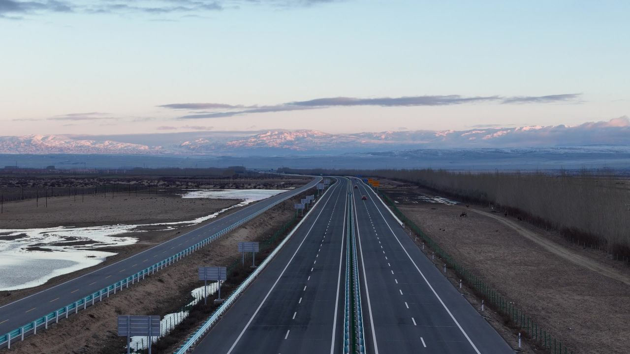 新疆S22高速公路 21