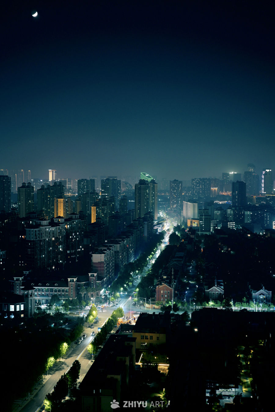 夜幕下的城市灯火