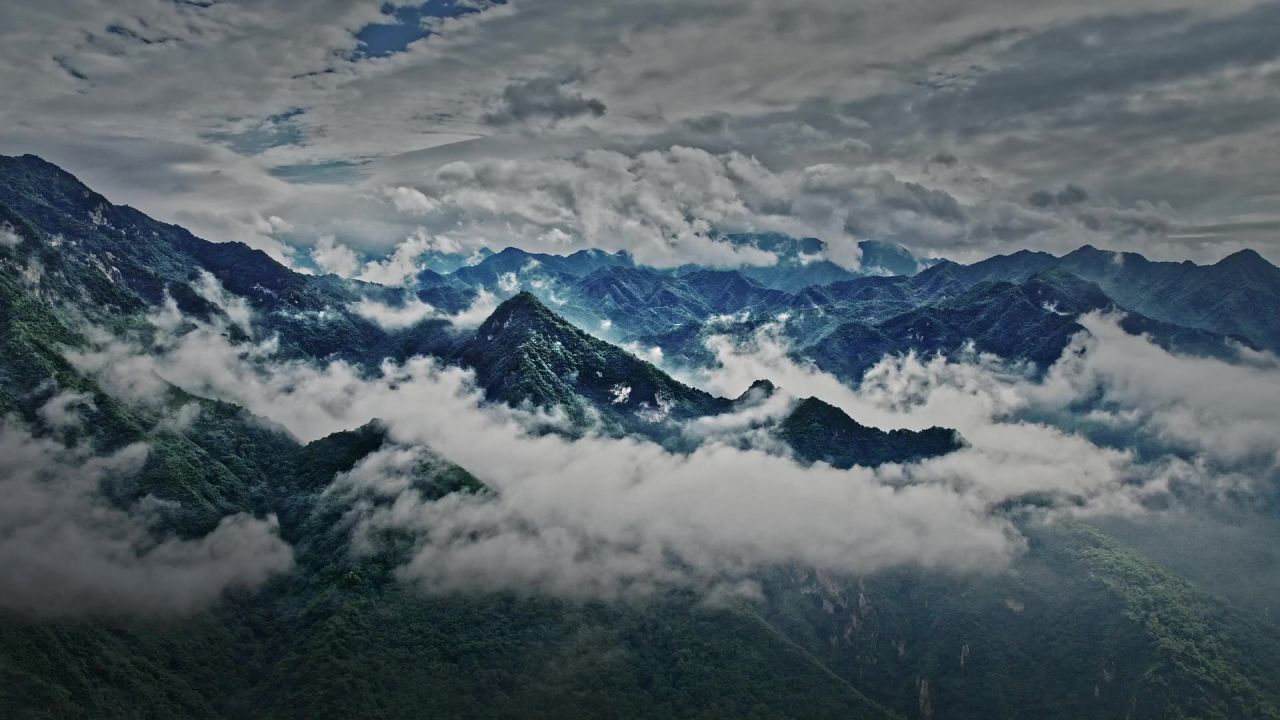 水墨江山画