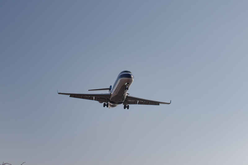 中国南方航空国产ARJ21-700(B-652M)飞机降落洛阳北郊机场 5