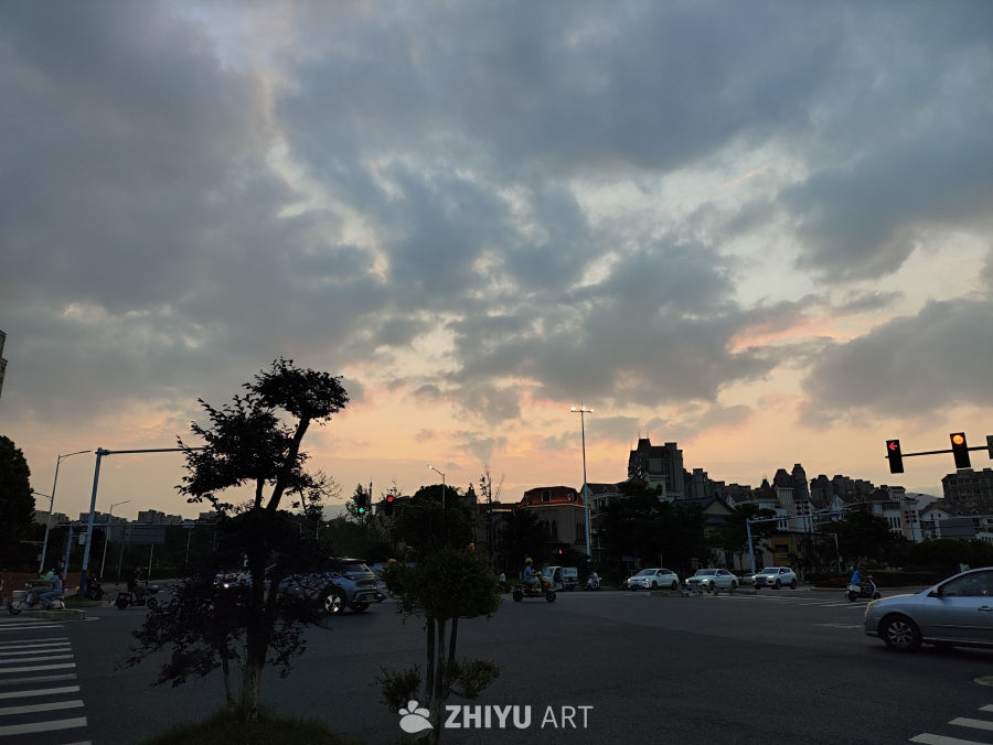 黄昏城市的宁静时光