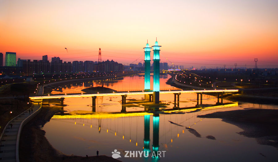 城市夜景中的桥梁