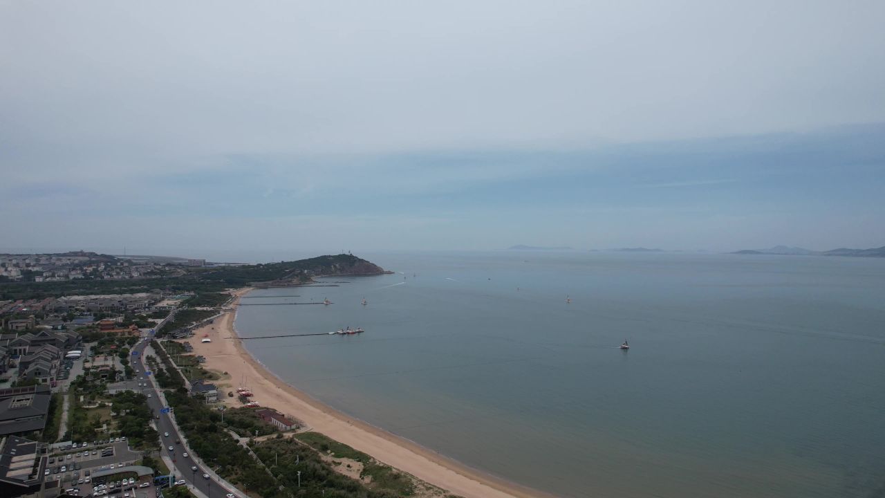 一望无际蓝色大海海洋风景航拍