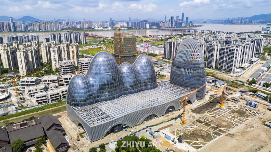 未来之城：现代建筑群与城市发展
