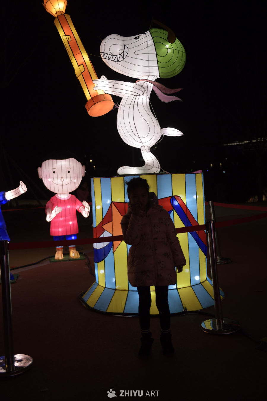 夜晚的卡通灯展