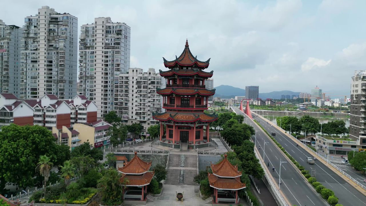 航拍福建漳州威镇阁