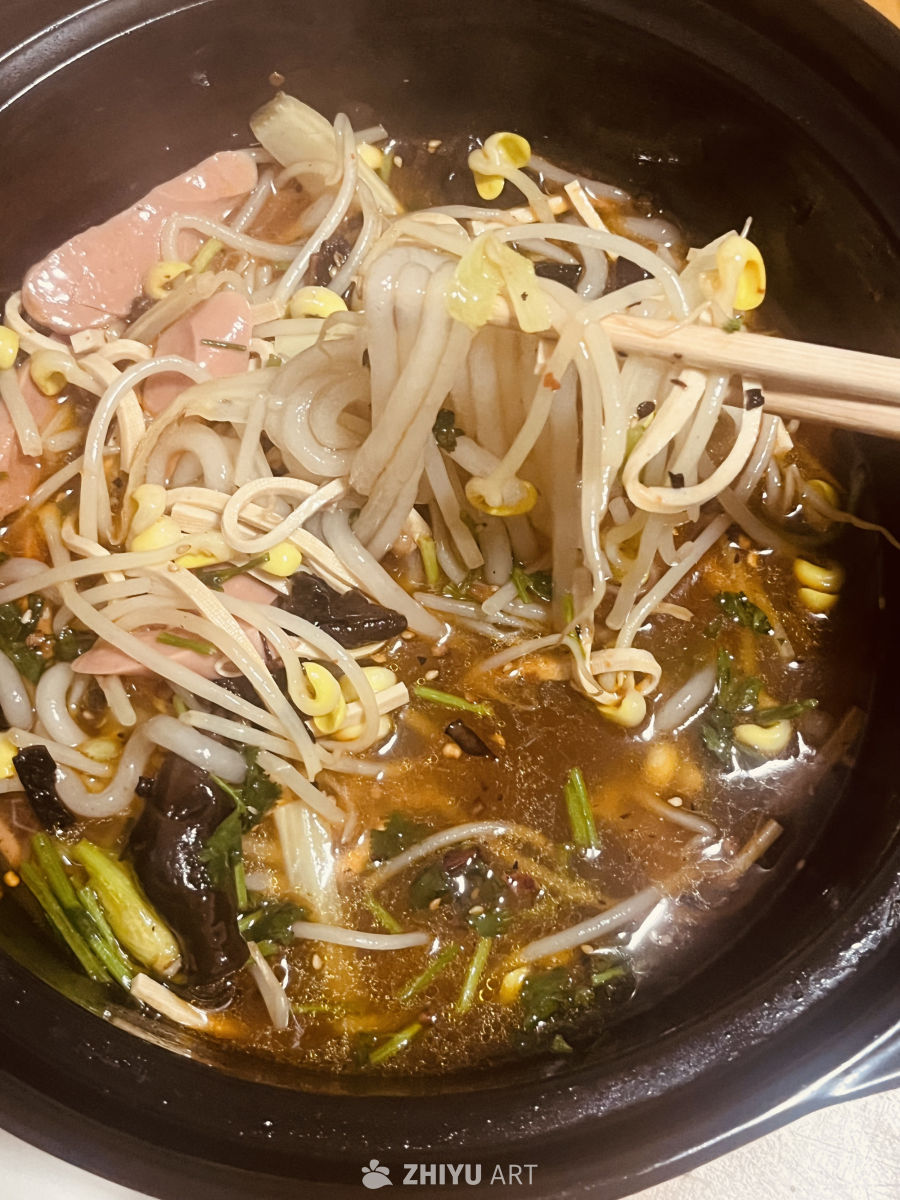 热腾腾的家常豆芽面