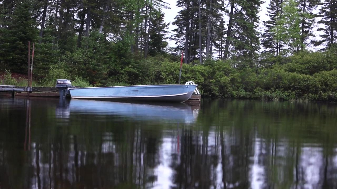 皮划艇船湖平静