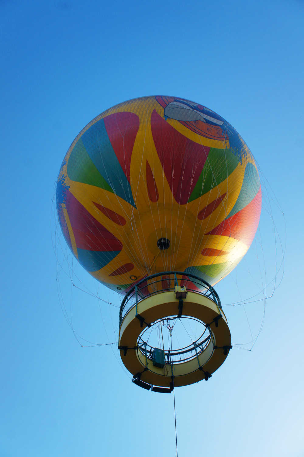 漂浮的彩色的大气球