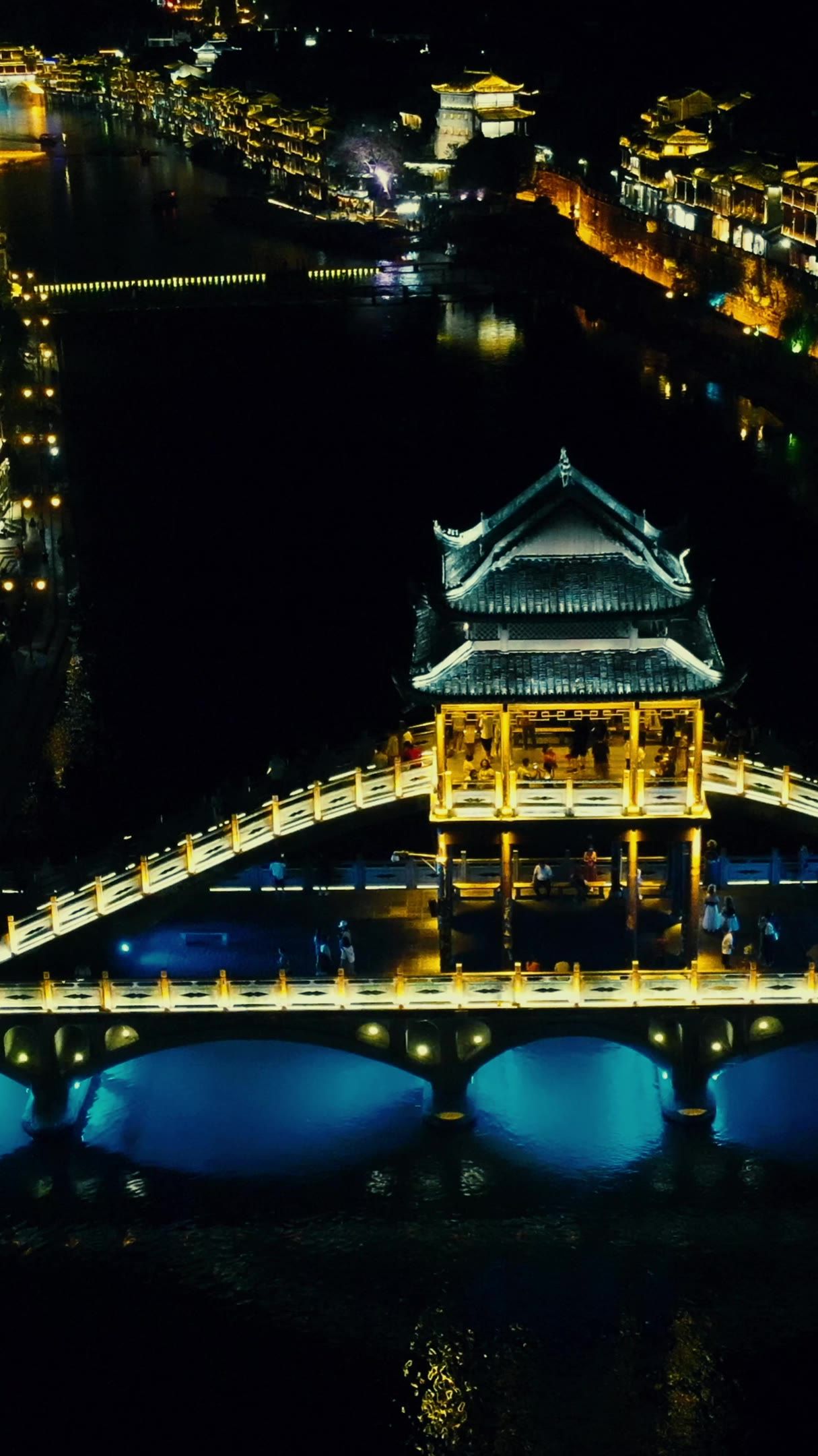  湖南湘西凤凰古城夜景灯光竖屏航