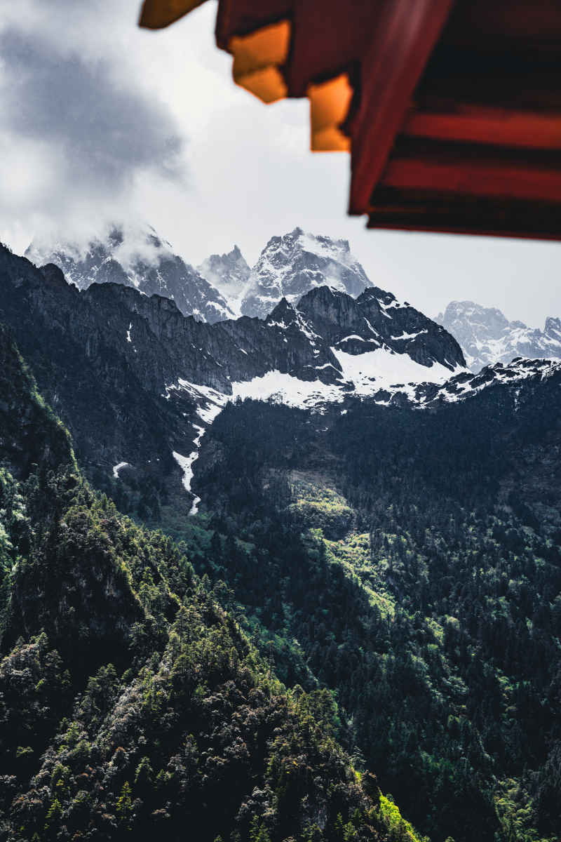 藏域雪山