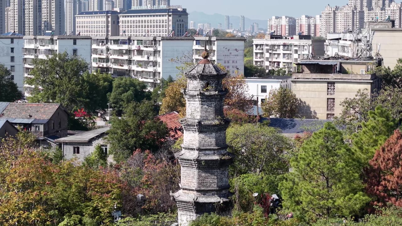 古塔与现代城市的和谐共存