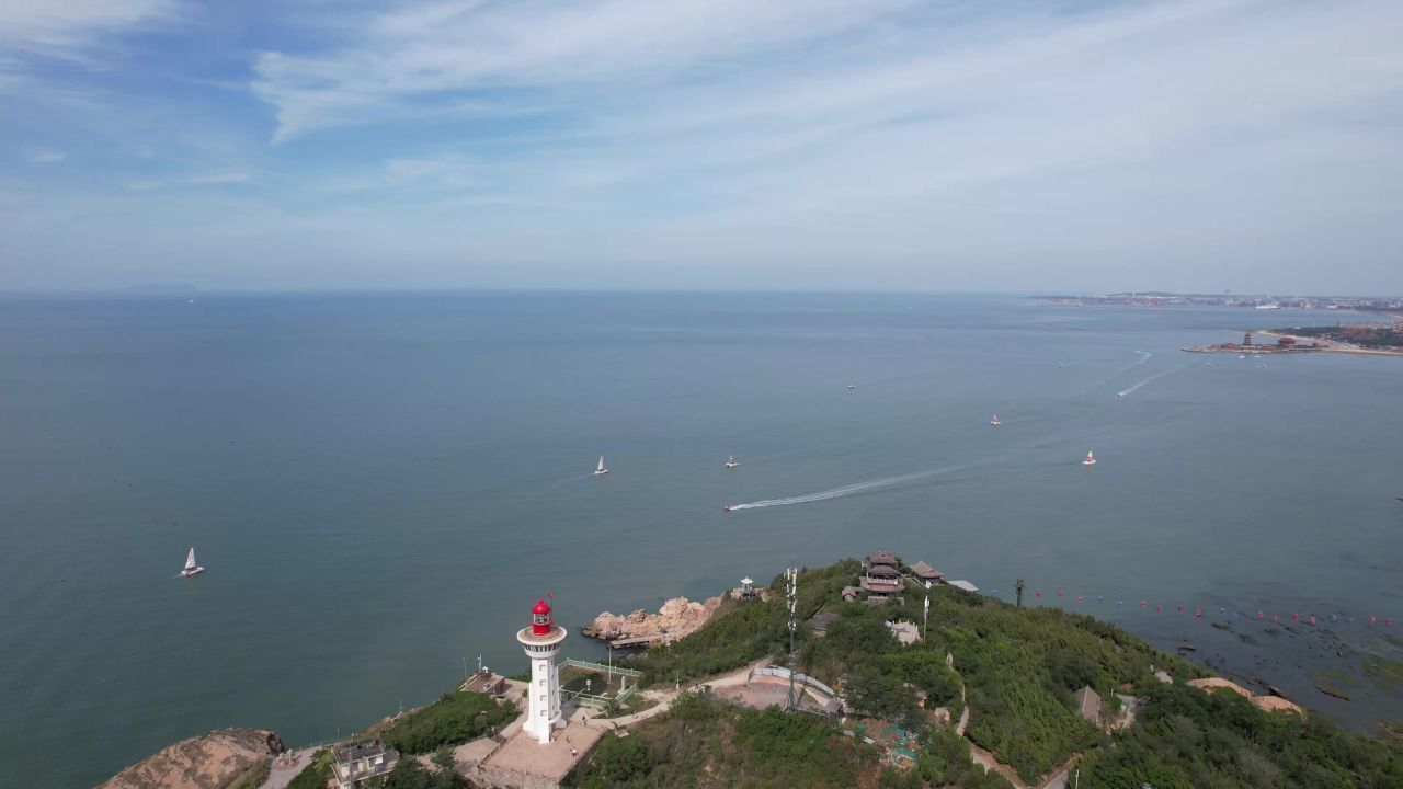 大海海洋沙滩礁石海岛自然风光航拍