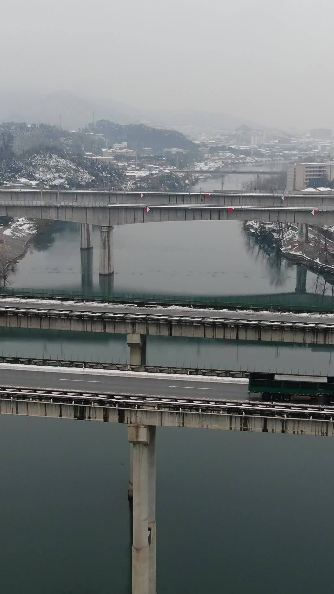 竖屏航拍冬天雪景