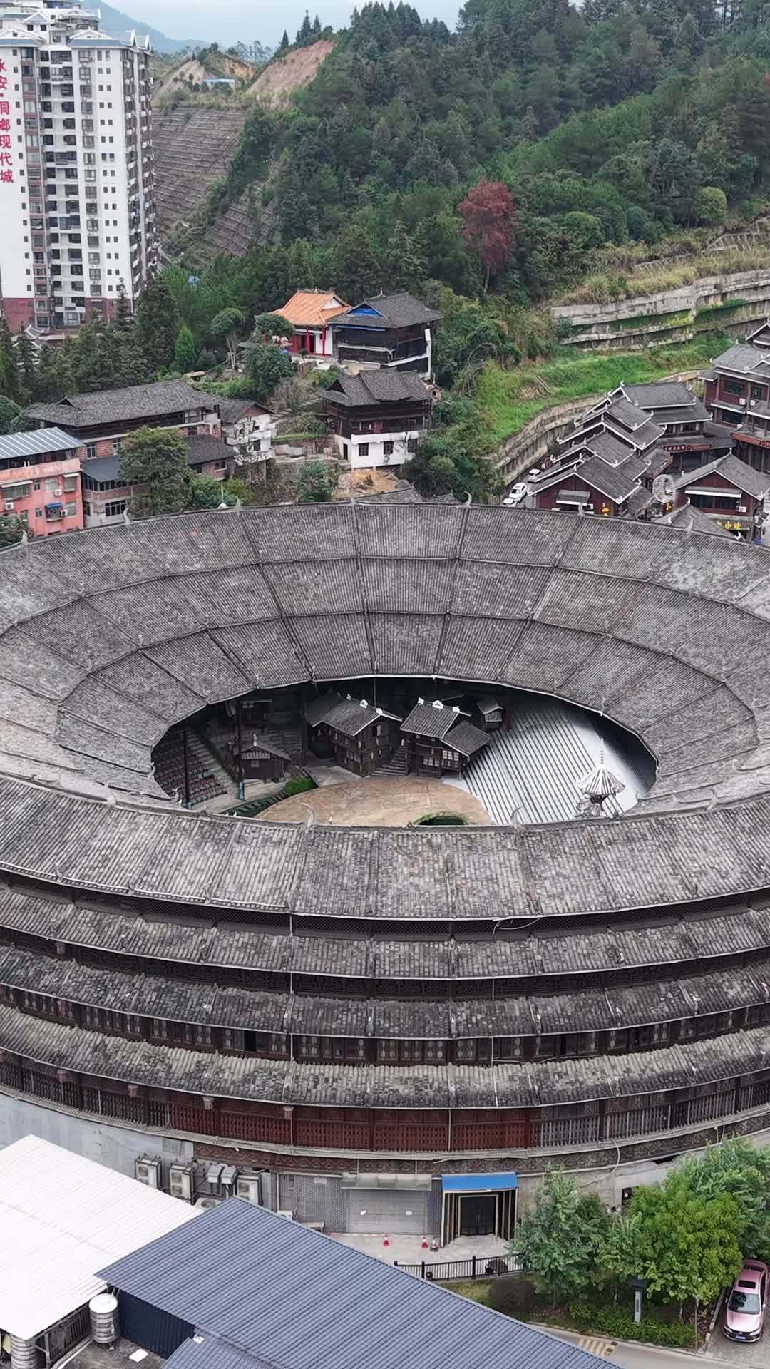 圆梦土楼：传统与现代的碰撞