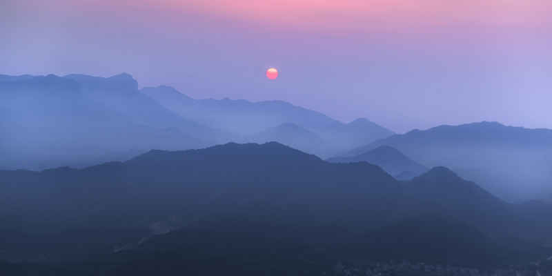 山间日出